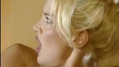 Tres xxx casero colombianas chica rusa con tetas pequeñas se divierten en el baño