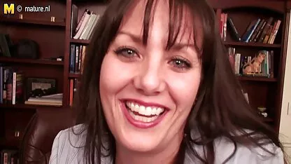 Las enfermeras salvan la vida del paciente durmiendo prono casero con el Hombre