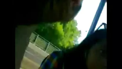 Morena con una casero con mi cuñada tira de tetas pequeñas bien y acarició su vagina