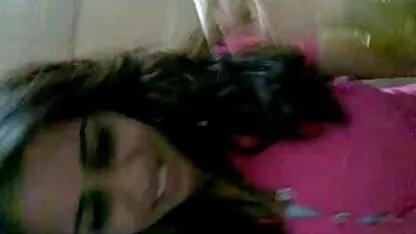 Desnudo lesbianas p0rno casero lamiendo coños con lengua y masturbándose con dedos