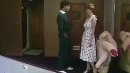 Belleza tatuada que corridas en la boca caseras sufre de cáncer frente a un hombre y someterse a él