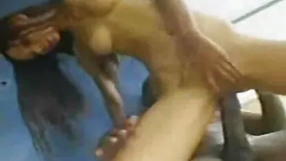 Masturbarse pernos y se permite expandir sex caseros en el culo apretado