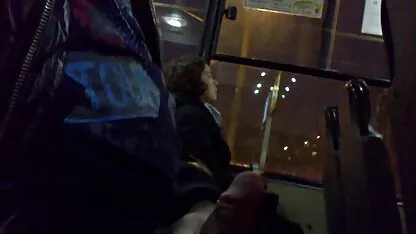 Delgado gimnasta gimnasta en pornomixcasero mini falda sin bragas