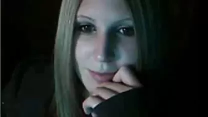 Morena con ojos marrones en una máscara después de un amante de una mamada videos caseros de travestis anal lágrima