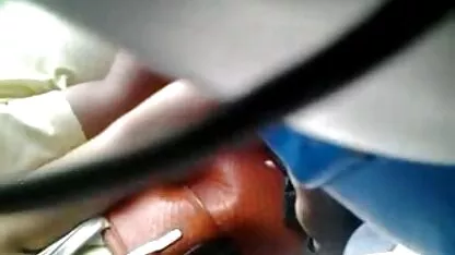 Lascivo esposa da una mamada y videos caseros de veteranas folla en la mesa en el casting