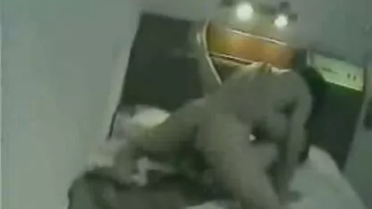 Estrella porno adulta del futuro será follada en el casting culos caseros con agentes en la tabla de arriba