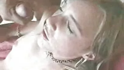 En esta entrevista, una hermosa MILF echa un vistazo videos caseros maduras mexicanas a un joven con gafas