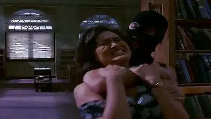 Web-perra con mariposa porni casero en un agujero de polla dura en un chat de vídeo