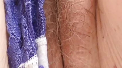 Niña con un atajo muestra todos sus ver pornografía casera encantos