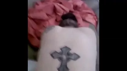 Instalé una cámara en la habitación y la videos caseros xxx trios puse en la vagina de la joven morena