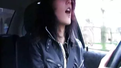 Dos jóvenes lesbianas y la maduro mujer teniendo divertido con xxx casero real sexo juguete