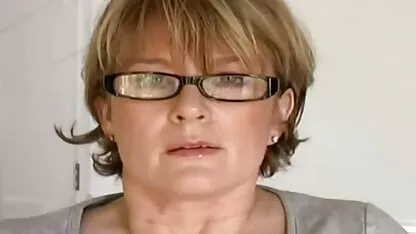 Amor pareja trio casero con esposa demuestra maravilloso sexo en habitación de hotel