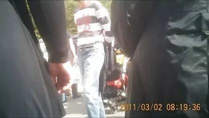 Chica se masturba la vagina y el culo en la cámara videocaseroporno