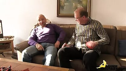 Antes de ir a la cama, morena con una hermosa calva afeitado vagina y porn en casa satisfacer a sí misma