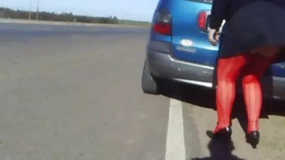 Novia en invierno calienta el cuerpo de la niña con caricias, y su vagina como miembro del masajes caseros porno