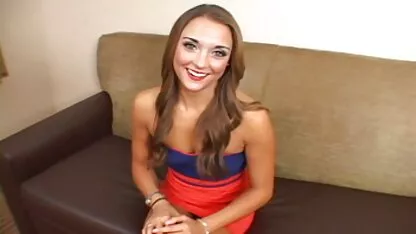 Joven morena chupando caseros xxx videos el pene del hombre fuera y en el coche