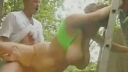 Los estudiantes están muy contentos con la videos caseros triple x hermosa maestra