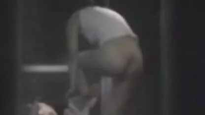 Jefe xnxxxcasero ve Secretario acariciando